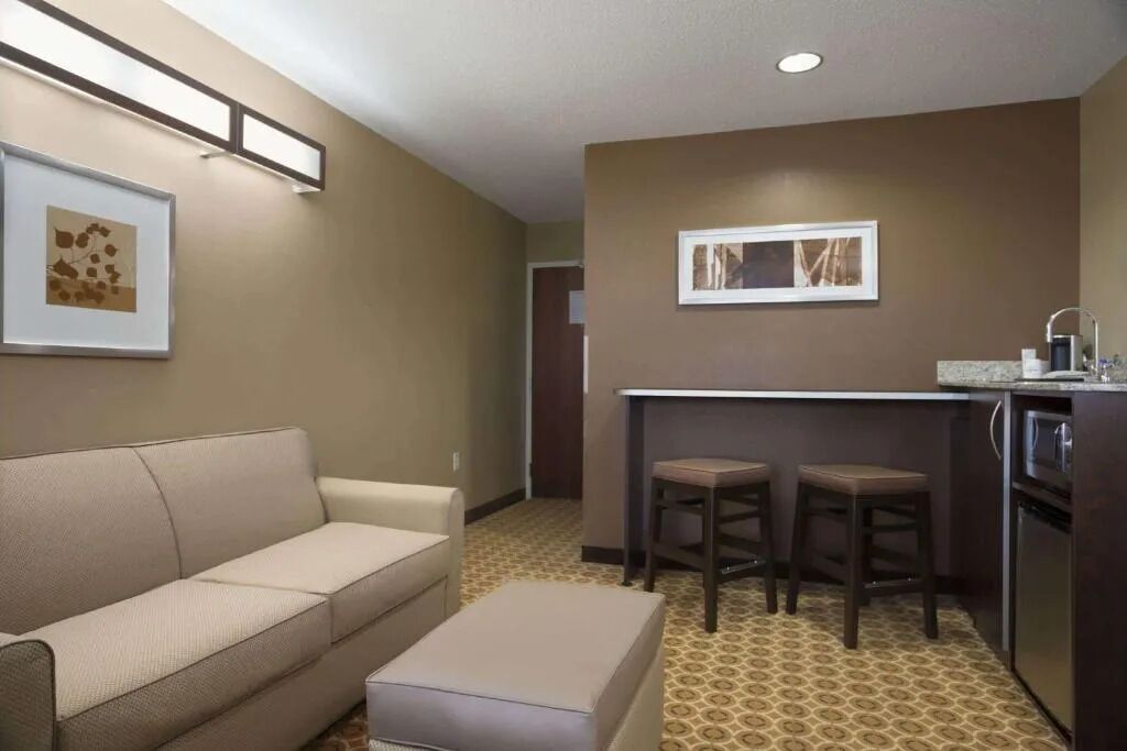 Couple Suite W/ Kitchenette | Hotel Near Downtown W/ Free Parking - Bridgeport, WV