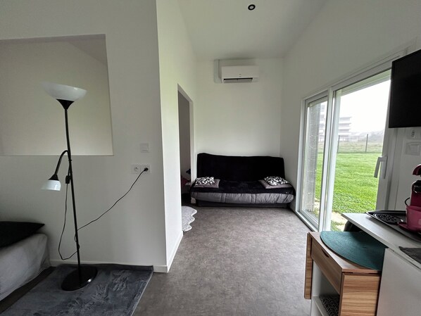 Living area - Studio at Pierre and Delphine (Lapalisse)