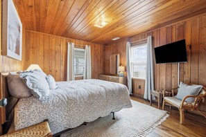 8 bedrooms, desk, iron/ironing board, travel cot - Ebbtide | 8BR Oceanfront Retreat | Sleeps 18 (North Myrtle Beach)