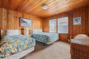 8 bedrooms, desk, iron/ironing board, travel crib