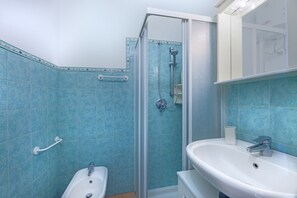 淋浴设施、吹风机