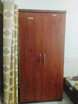 In-room safe, iron/ironing board, free WiFi - Shree Sitaram Guest House (Faizabad)