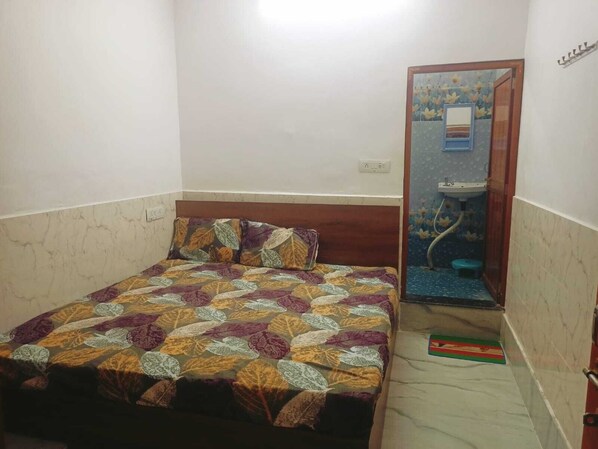 In-room safe, iron/ironing board, free WiFi