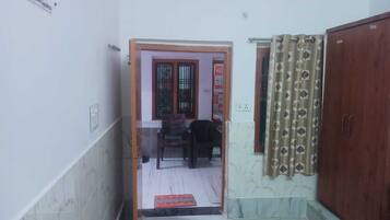 In-room safe, iron/ironing board, free WiFi