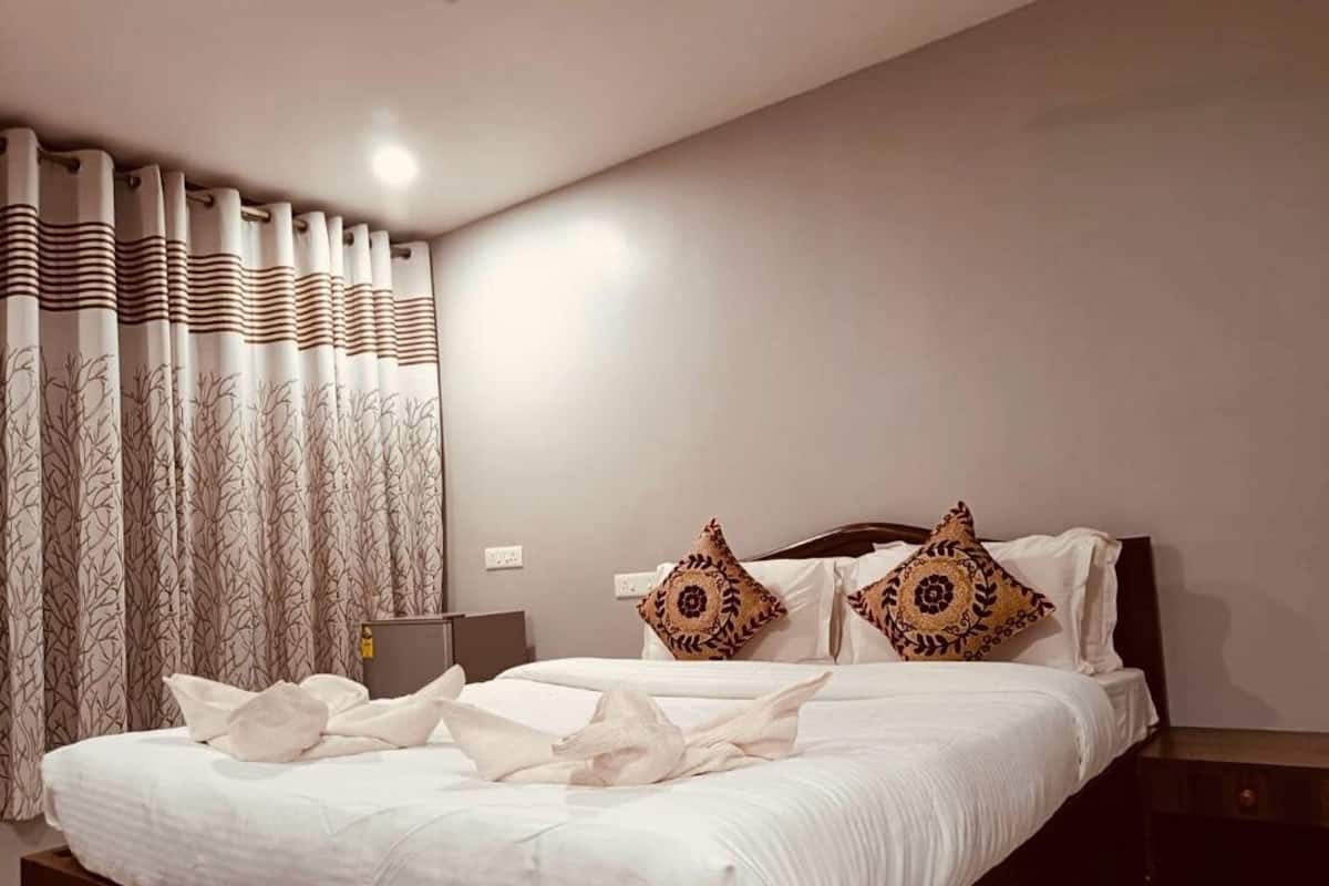 Standard Double Room | Free WiFi, bed sheets