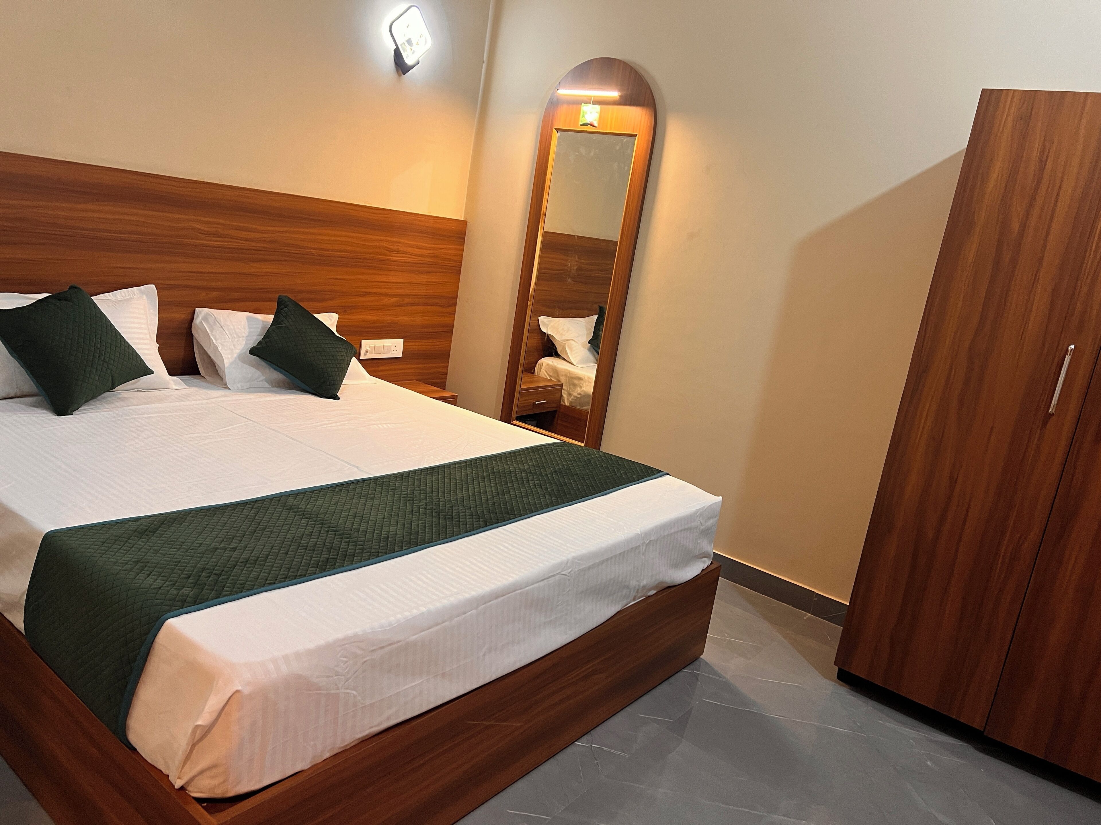 Standard szoba kétszemélyes ággyal | Egyiptomi pamut ágynemű, prémium ágynemű és memóriahabos ágy