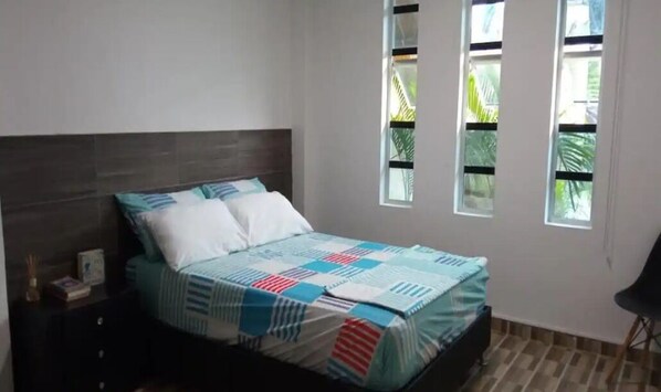 3 chambres, fer et planche à repasser, Wi-Fi, draps fournis