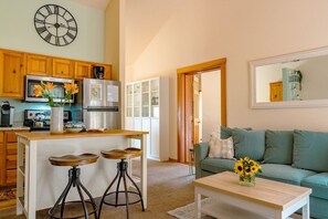 Télévision, cheminée, jeux vidéo, vidéothèque