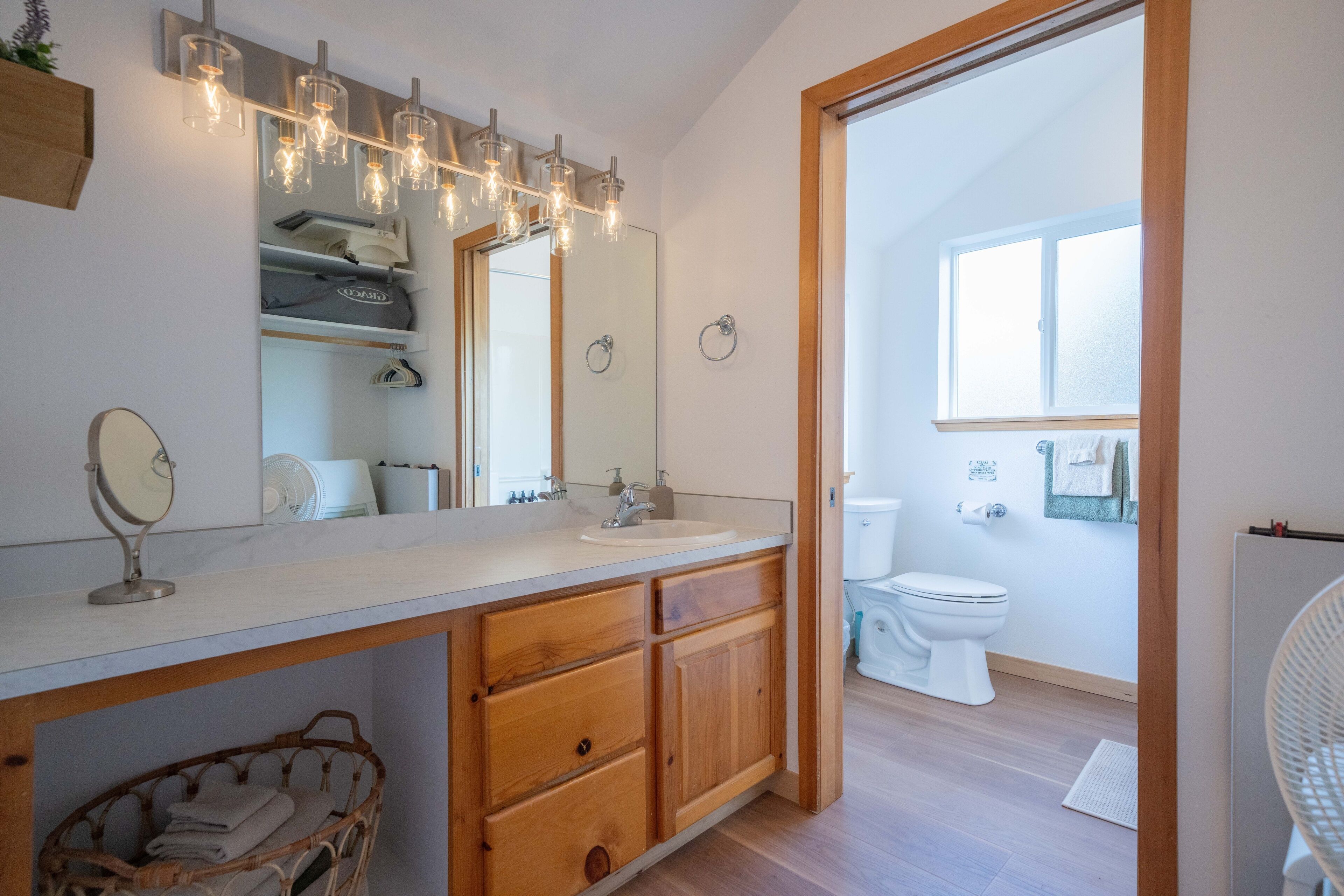 Miljøvennlige toalettsaker, hårføner og håndklær