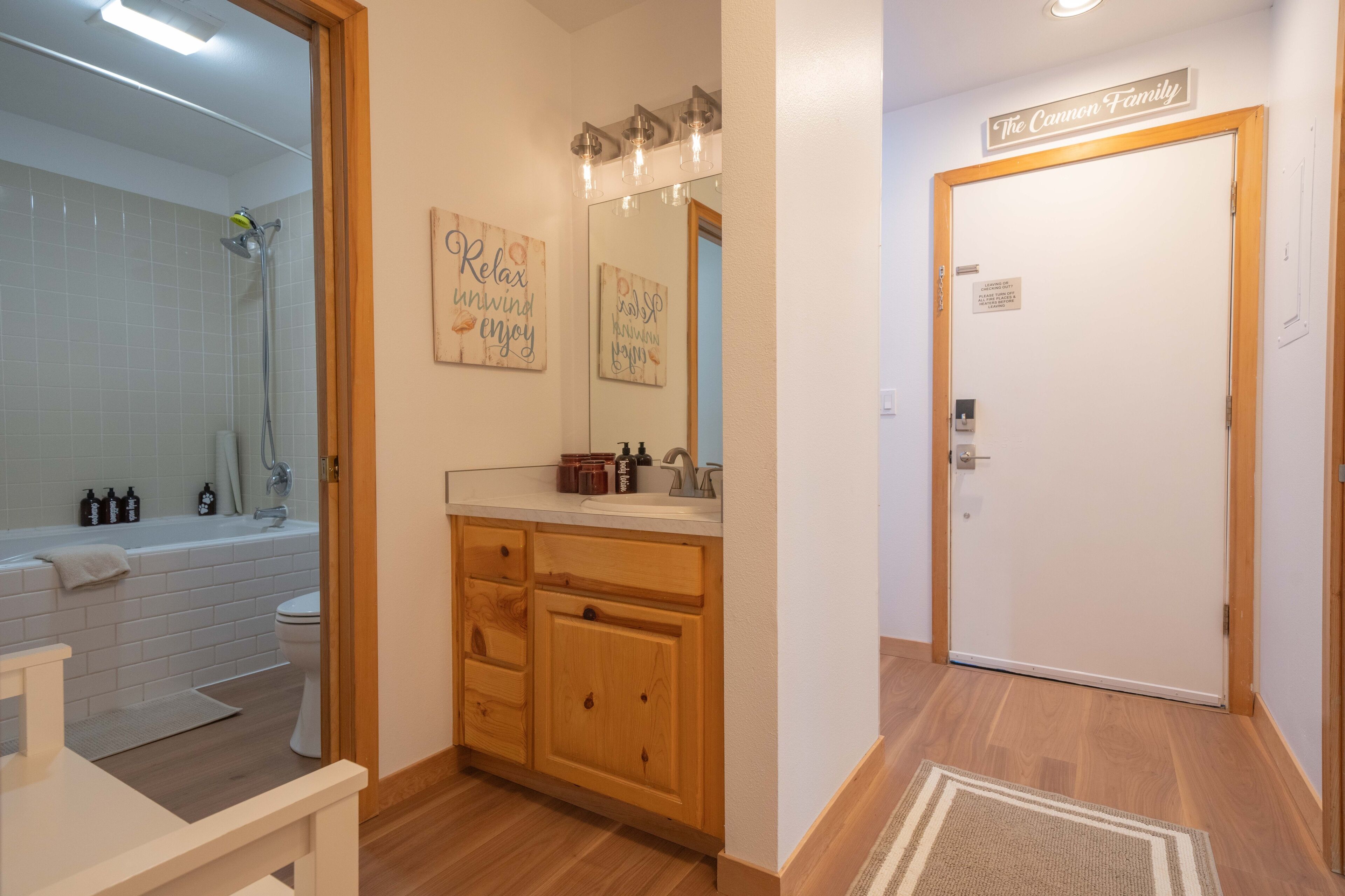 Articles de toilette écologiques, sèche-cheveux, serviettes fournies