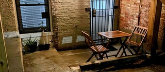 Charming 1-bedroom, 1 bathroom townhome in awesome Baltimore with WiFi, AC