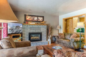 TV, fireplace, offices