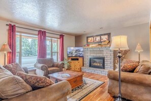 TV, fireplace, offices