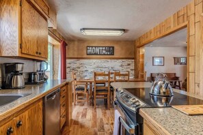 雪櫃、微波爐、焗爐、爐具