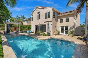 Pool - Spacious 5-bedroom house with incredible access in Oceanside (Oceanside)