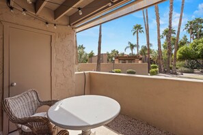 Property grounds - Cozy 1-bedroom condo in phenomenal Scottsdale, pet friendly! (Scottsdale)