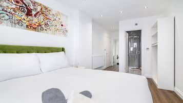 Apartment | 2 bedrooms, desk