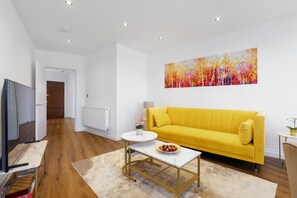 Apartment | 2 bedrooms, desk - Elegant Spacious Luxury 2 bed Apartment Sleeps 6 (Brentwood)