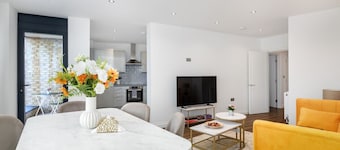 Elegant Spacious Luxury 2 bed Apartment Sleeps 6