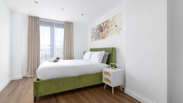 Apartment | 2 bedrooms, desk