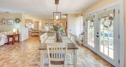 Fire Pit & Patios: Peaceful Alto Getaway!