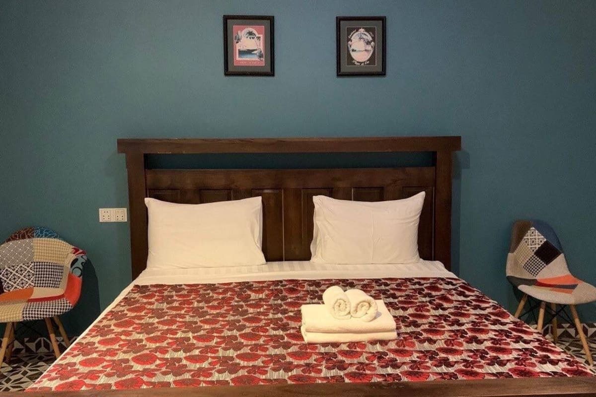 Deluxe tweepersoonskamer, 1 kingsize bed, balkon, uitzicht op stad | 2 slaapkamers, een bureau, een laptopwerkplek, geluiddichte muren