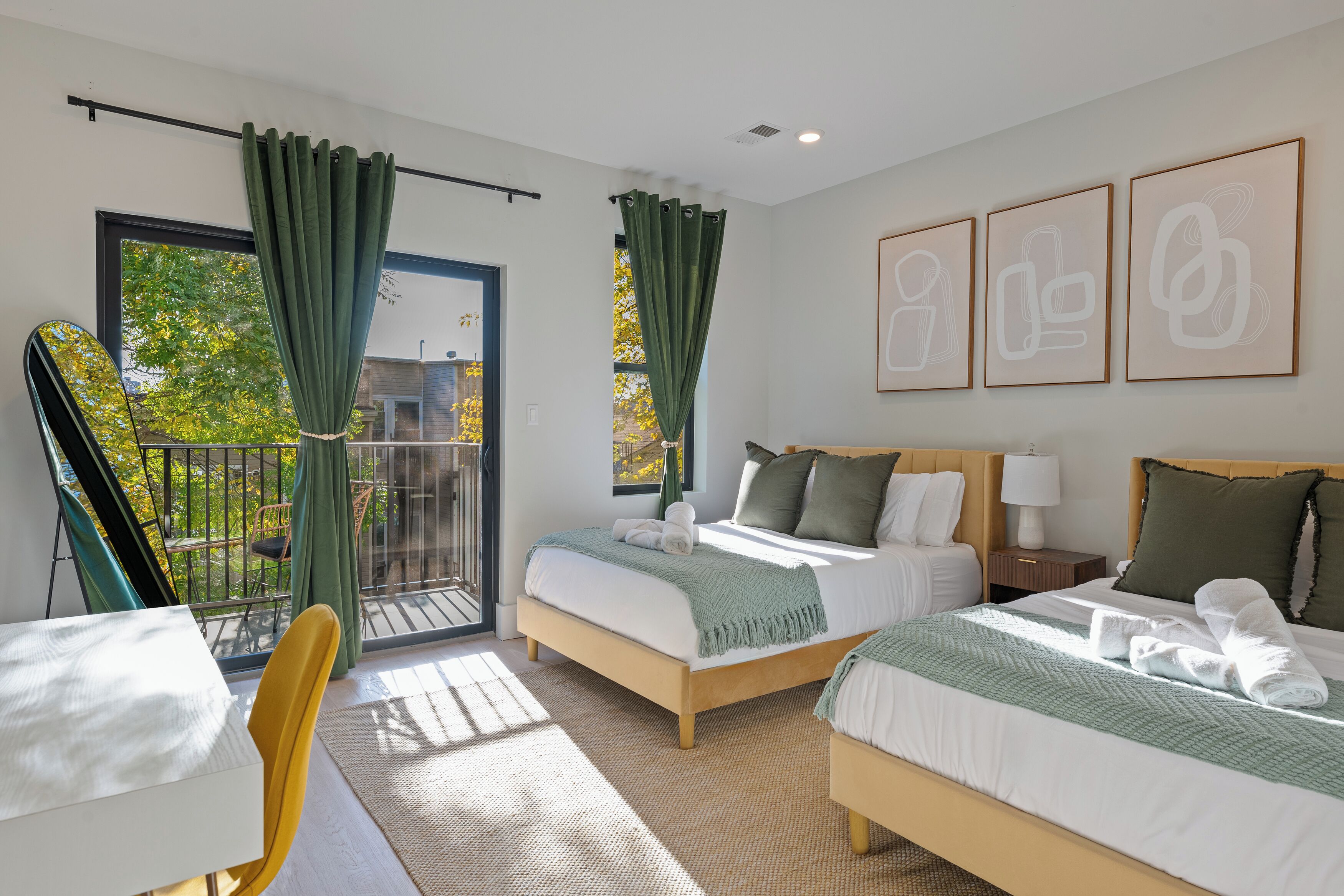 3 多间卧室、办公桌、免费 WiFi、床单