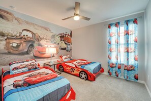 6 quartos, berço de viagem, acesso à internet, roupa de cama