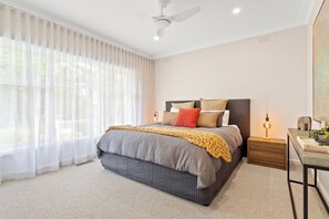 4 bedrooms, desk, iron/ironing board, free WiFi