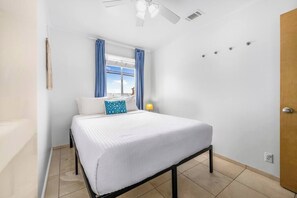 1 bedroom, travel crib, WiFi, bed sheets - Mission Beach Getaway | Bay Views & Beach Access (San Diego)