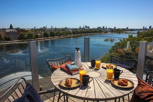 Central Penthouse with Private Rooftop Terrace