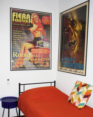 2 bedrooms, iron/ironing board, travel cot, WiFi