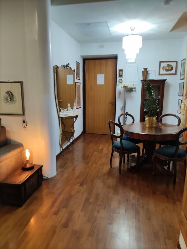 Dining - COLISEUM VINTAGE APARTMENT (Roma)