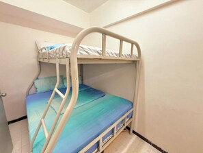 3 bedrooms - 3 Bedrooms apartment beside metro fit for big group / family near Temple Street  (Kowloon Hong Kong)