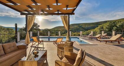 Luxurious Sanctuary Villa Primorski Dolac With Pool