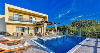 Luxurious Sanctuary Villa Primorski Dolac With Pool