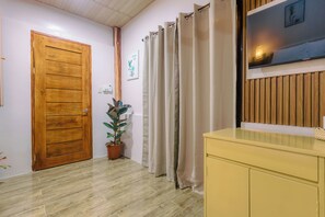 Decoración personalizada, muebles diferentes y escritorio 