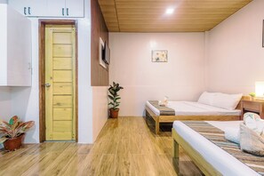 Individually decorated, individually furnished, desk, laptop workspace - BUSAI DREAM FALLS RESORT (Sevilla)