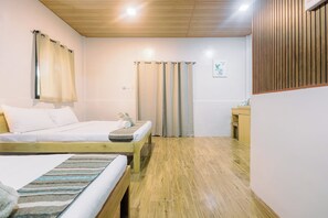 Individually decorated, individually furnished, desk, laptop workspace - BUSAI DREAM FALLS RESORT (Sevilla)