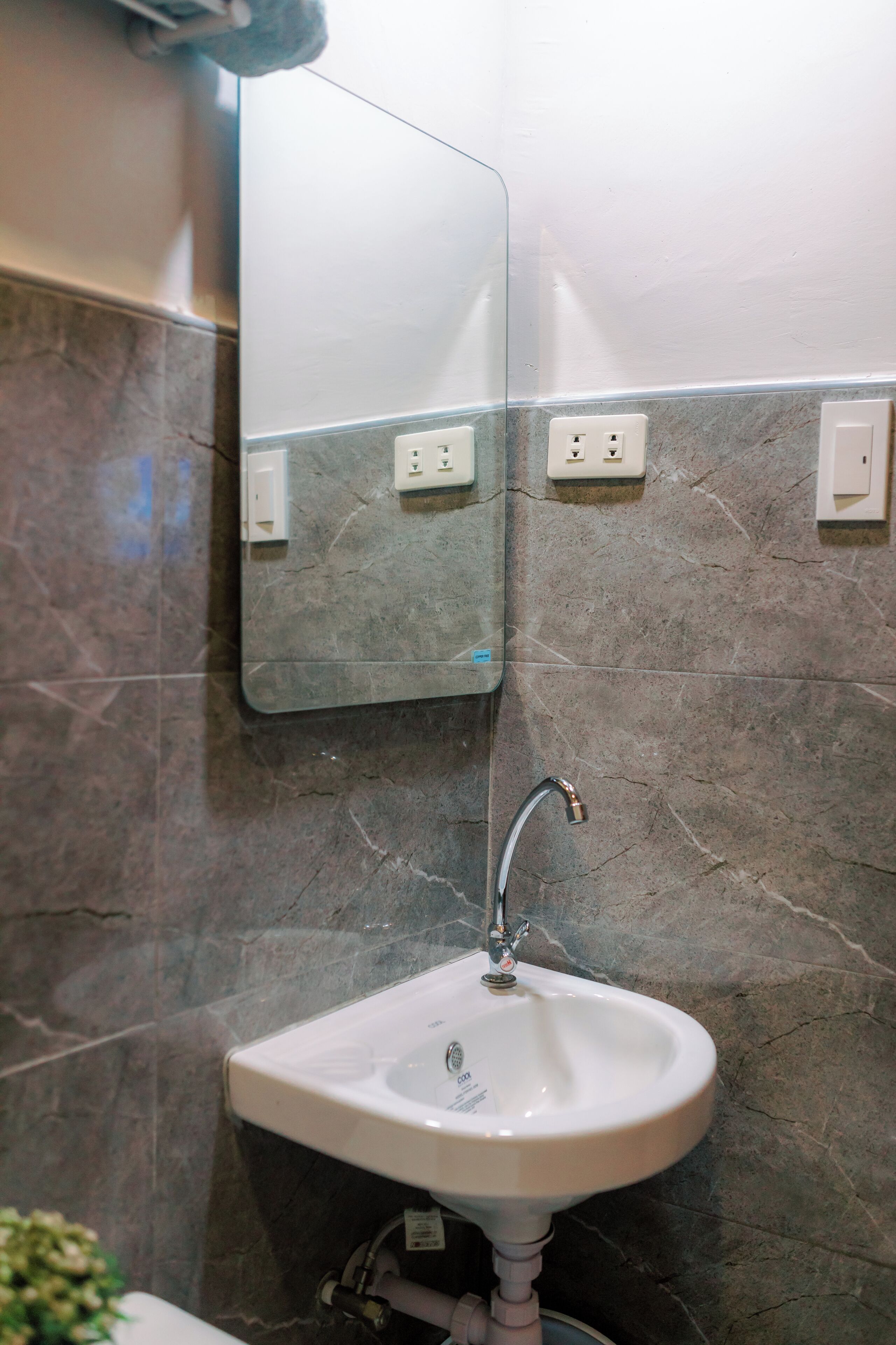 Quarto casal standard | Banheiro | Chuveiro, chuveiro com efeito de chuva, produtos de toalete grátis 