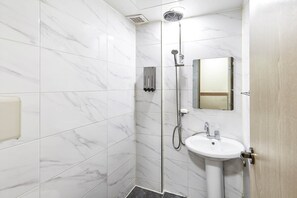 Basic Room | Bathroom