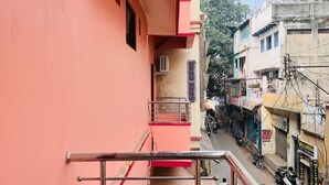 Unclassified image, 3 of 17, button - The Kashi Yatra Inn (Varanasi)