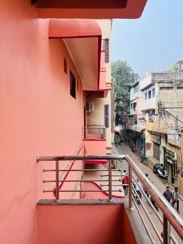 Balcony - The Kashi Yatra Inn (Varanasi)