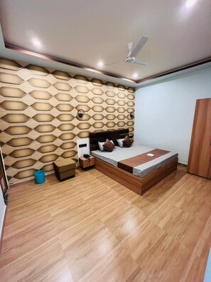 Deluxe Double Room | Free WiFi - The Kashi Yatra Inn (Varanasi)