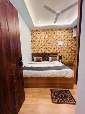 Double Room - The Kashi Yatra Inn (Varanasi)