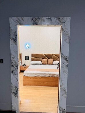 Luxury Room | Free WiFi - The Kashi Yatra Inn (Varanasi)