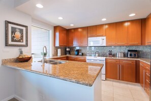 Kühlschrank, Ofen, Herdplatte, Geschirrspüler