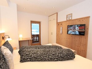 3 bedrooms, free WiFi, bed sheets - Apartment 'Melissa' with Mountain View, Balcony and Wi-Fi (Zellberg)