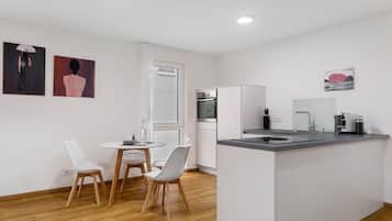 Kühlschrank, Ofen, Herdplatte, Geschirrspüler