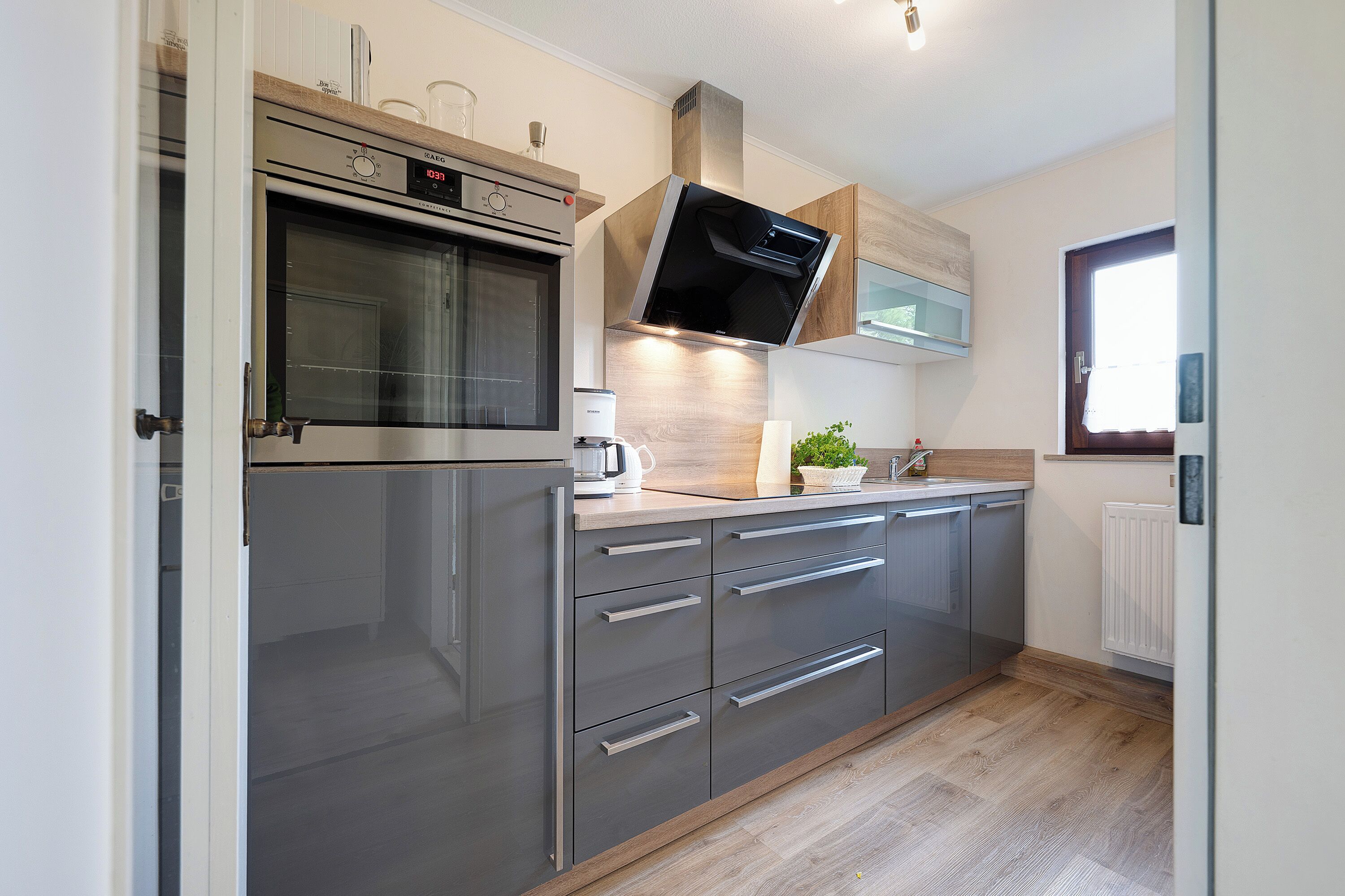 Geladeira, micro-ondas, fogão, cooktop